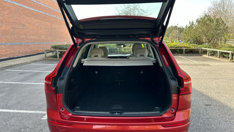 Volvo XC60 2.0 B5P Plus Dark 5dr AWD Geartronic Petrol Estate